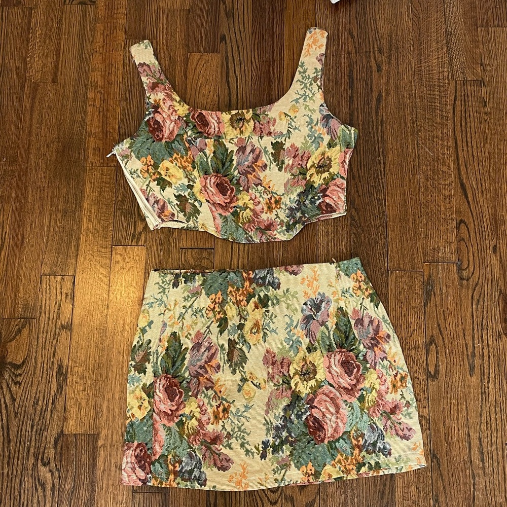 Floral Set - Picture 2 of 2